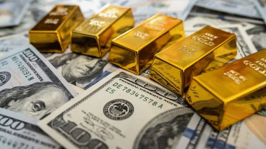 Gold prices rise after the imposition of the new Trump fees ... but the strength of the dollar limits the gains