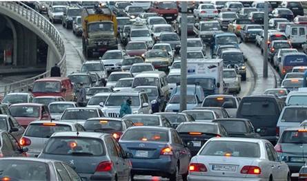 A stifling traffic on these roads .. Avoid them