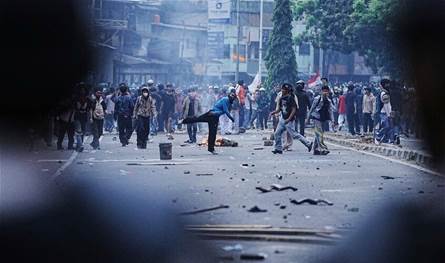 Angry student demonstrations, rejecting high representatives’ housing allowances