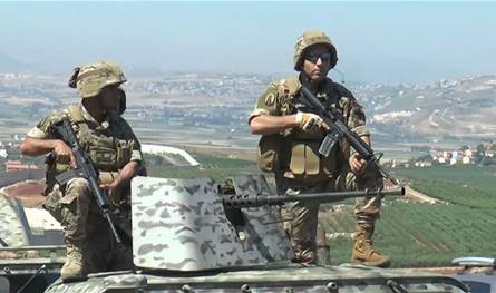 Fire ball in the hands of the army and depends on it to ensure stability