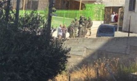 In Hebron .. Israeli forces storm 6 schools and hold their teachers