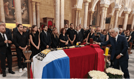 President Aoun gives the rice Medal to the late mani