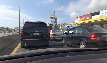 Figure holes on the international road in Jbeil .. and Aliaza raises the alarm