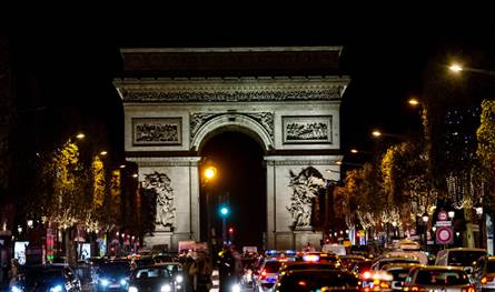 Send French aircraft to Poland increases tension