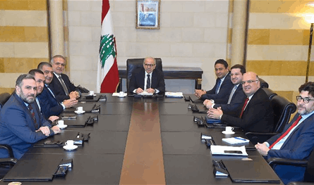 The Prime Minister received a delegation from the Accounting Experts Syndicate and received this invitation from him