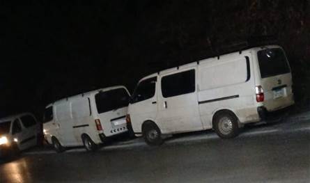 The army stops a bus on the public road of Denniyeh .. Here is the reason