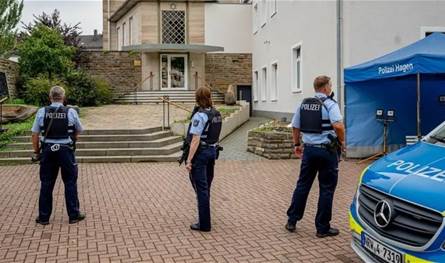 The evacuation of thousands in Berlin .. finding a bomb from the World War