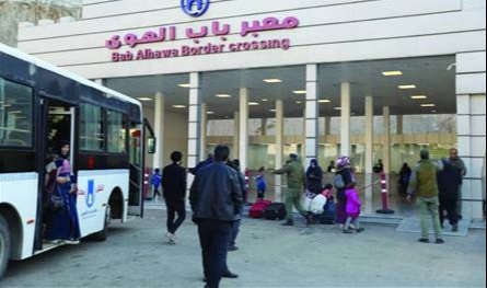 Thousands of Syrian refugees cross the door of passion returning to their country