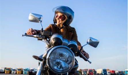To move faster without worrying … a new women’s Moto in Beirut