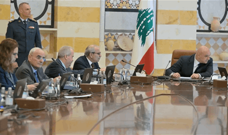 Aoun and Salam .. There is no solution to the dispute except by consensus