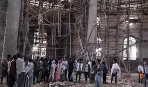 The number may rise more .. Dozens of dead are the collapse of a church in this country