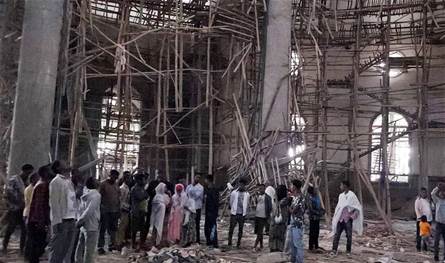 The number may rise more .. Dozens of dead are the collapse of a church in this country