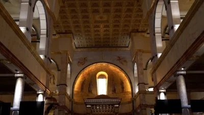 بالفيديو: مشاهد من منزل "تيكتوكر" شهير تشعل الشارع اللبناني... "طقوس" تتحول الى "ترند": رجل دين يحسم الجدل!