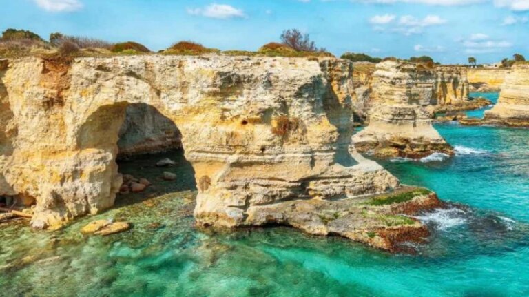 “A Cruel Valentine’s Day Gift”: Lovers’ bow falls on an Italian beach