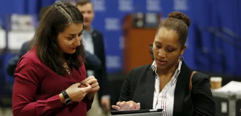 A slowdown in the US labor market with a decline in private sector employment numbers