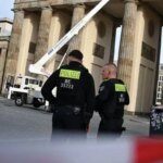 A thief tries to rob a bank in Milan… and the safe held him for 9 hours!