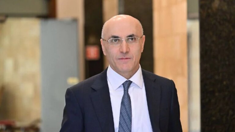 Al-Hajjar removes obstacles to the movement of trucks to secure immediate supplies of goods