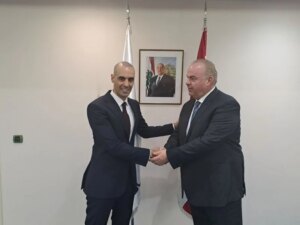 Bader Al-Kharafi: Returning to the telecommunications sector and spending a million dollars on “consulting”!