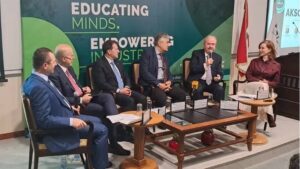 Political message from the university: “There is no progress without digitization and accountability”