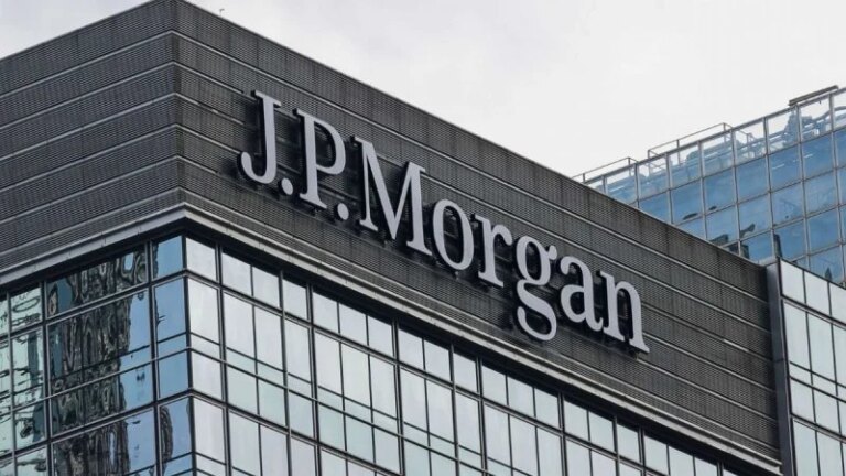 Rapid developments in the case: JP Morgan admits closing Trump’s accounts