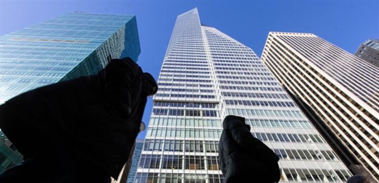 Salaries of Wall Street bank managers rise again to rates before the 2006 financial crisis