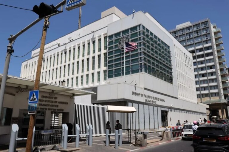 The US Embassy issues an urgent warning to its citizens in Lebanon: Stay away from the border areas immediately