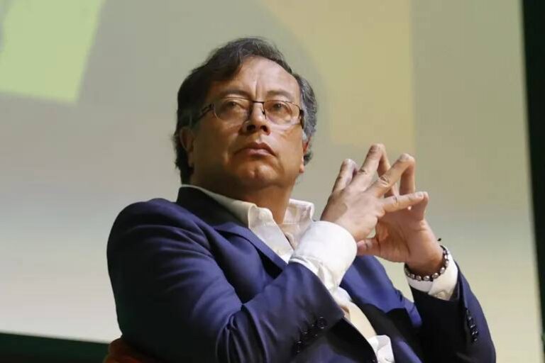 “We flew for hours to escape being killed”: The President of Colombia survived an assassination attempt