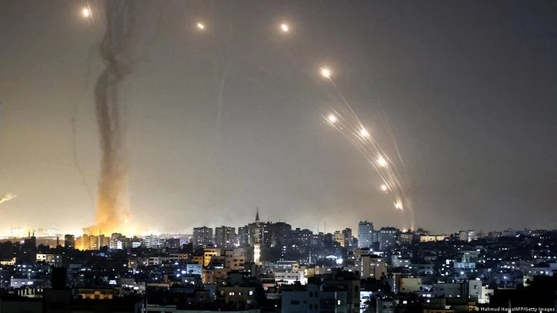 Double attack on Israel: Missiles from Iran and Hezbollah force millions to take cover