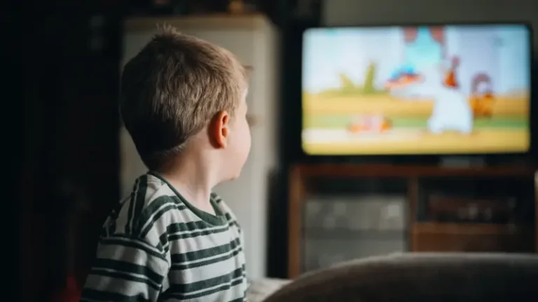 An extra hour of watching puts your child at risk: Screens and their relationship to autism and impulsivity