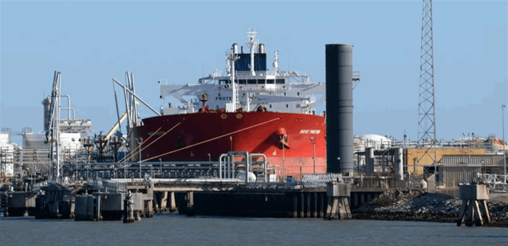 Washington: Ease restrictions on Venezuelan oil