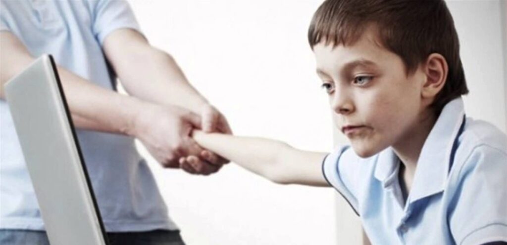 International warning: Social media causes damage