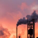 The disruption of navigation in the Strait of Hormuz increases oil prices and increases global concerns