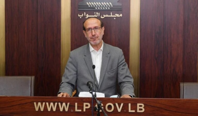 Al-Moussawi criticizes the performance of the Palestinian Authority and describes it as “free concessions to Israel.”