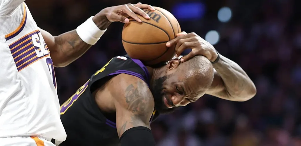 LeBron James inscribes his name in golden letters in the history of the NBA