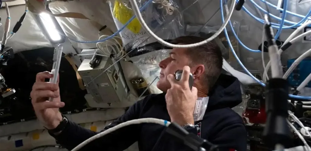 From Earth to the Moon: iPhone achieves an unprecedented achievement in space