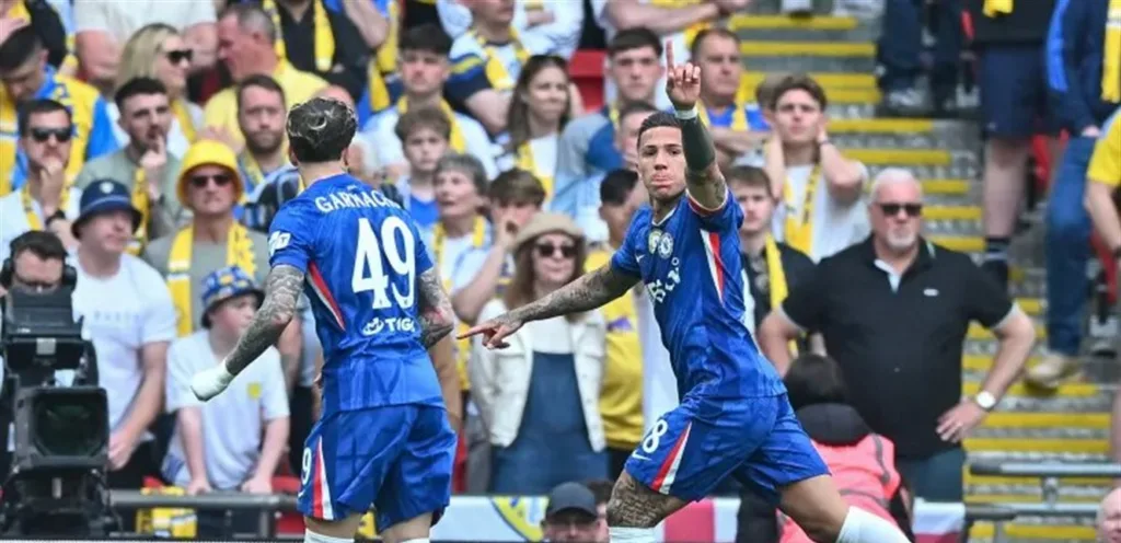 A header from Fernandes leads Chelsea to the FA Cup final to meet City