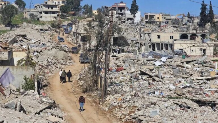 Escalation of bombing and ground incursion: A “guerrilla war” intensifies in the south