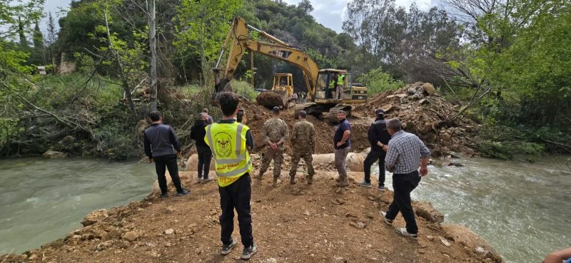 Accelerating the pace of work to complete a crossing over the Litani River linking Al-Qasimiya to Tairfalsiyeh