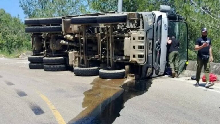 An accident on the road to the junction of the two rivers… oils on the road and a warning to drivers