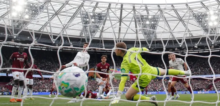 Arsenal escapes the West Ham trap and takes a step towards the Premier League title