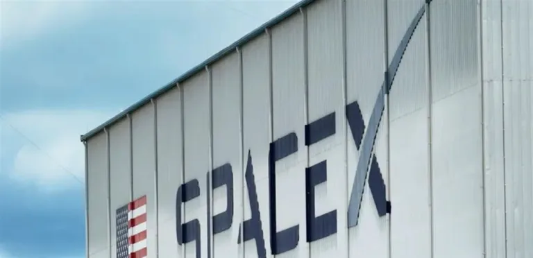 SpaceX intends to go public
