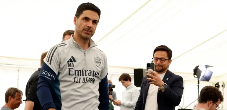 How did Arteta know the news of Arsenal winning the English Premier League?