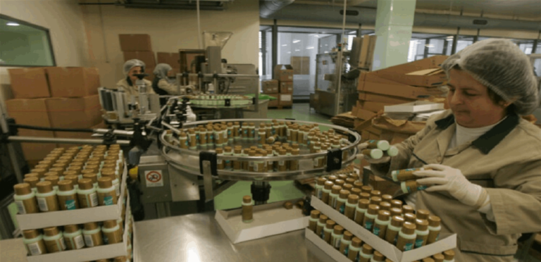 Closing factories, reducing salaries, and losing foreign markets…a crisis that is devastating the industrial sector