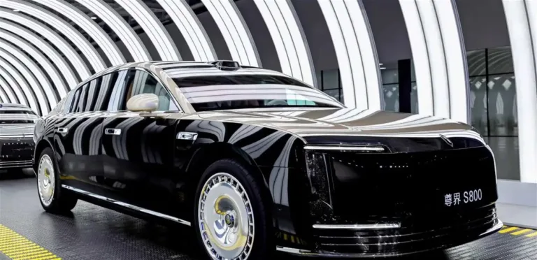 A Chinese car competes with the most luxurious cars in the world