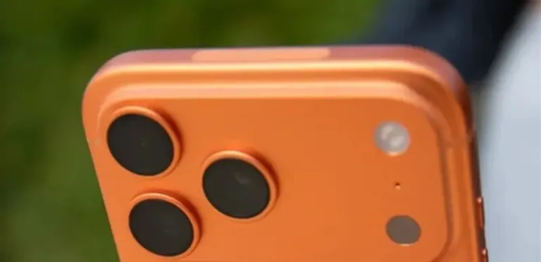 What is the secret of the plastic strip on the top of the iPhone 17 Pro phones?