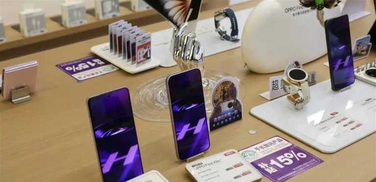 How do you protect your phone battery from high summer heat?