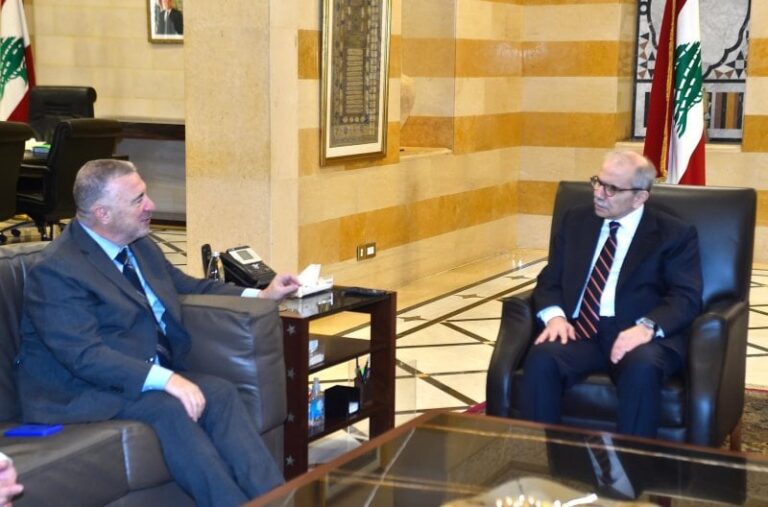 International support for Lebanon… Salam receives a delegation from the World Bank