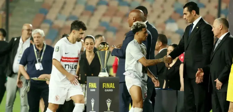 In the Pharaohs’ shirt… Bezerra attracts attention during his meeting with Romario