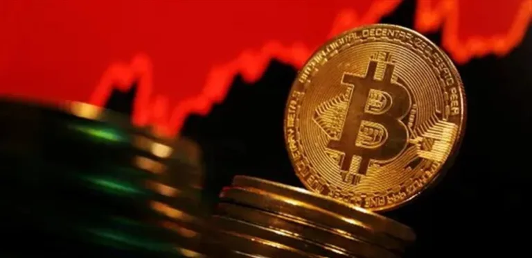 Bitcoin breaks important levels… and investors face losses