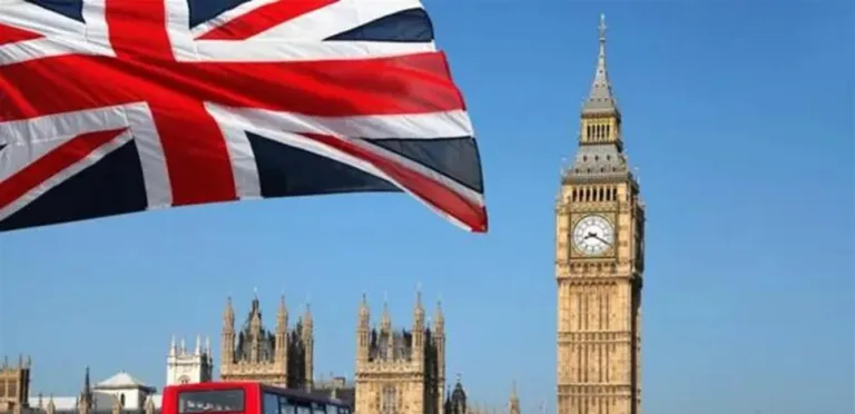 The British economy declines for the first time since August amid the repercussions of the Iran war